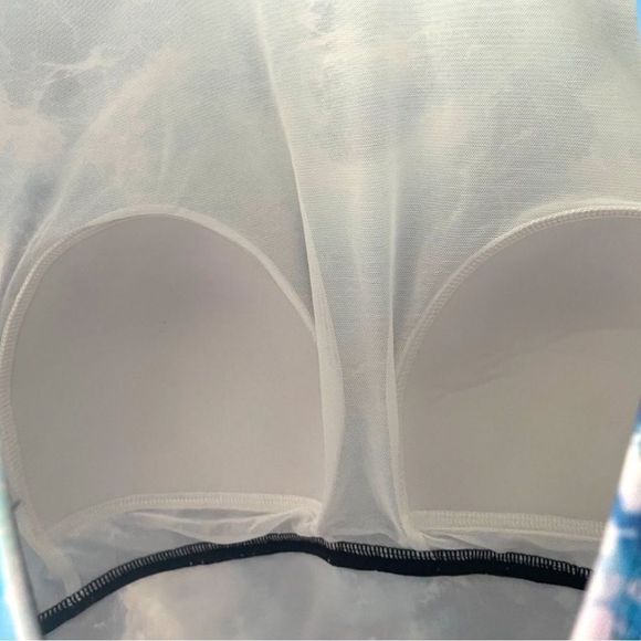 Torrid Blue Ocean Waves Active Wireless Scoop Back One Piece Swimsuit NWT - Picture 14 of 14